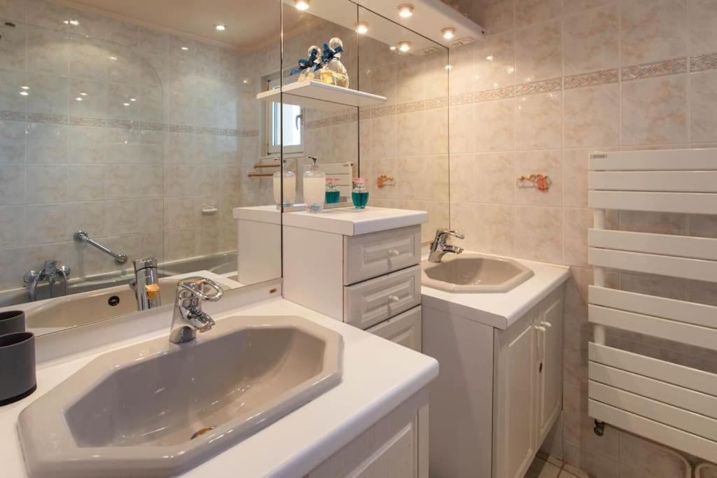 Appartamento A6- 2 Bdr Incredible Sea View - Ac, Garage & Terrace Antibes Esterno foto